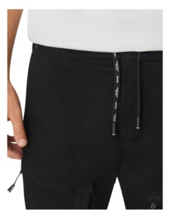 The W21 Armoured Drifter Spray Black -Gant Shop 843580180 3 720x928